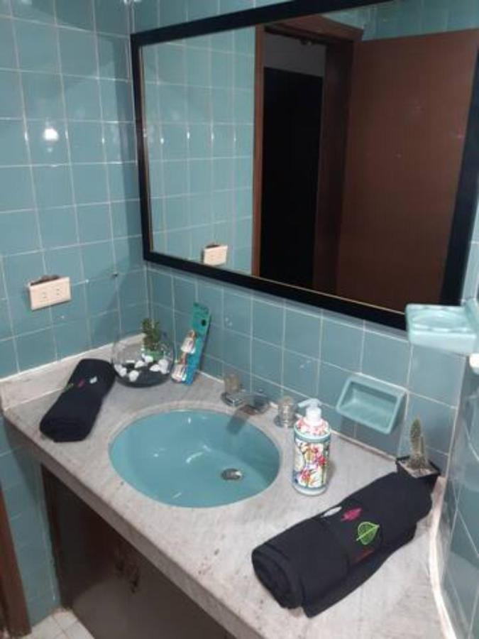 Privatunterkunft Habitacion Con Bano Compatido En Casa De Familia En Corferias, Quinta Paredes, Embajada Americana